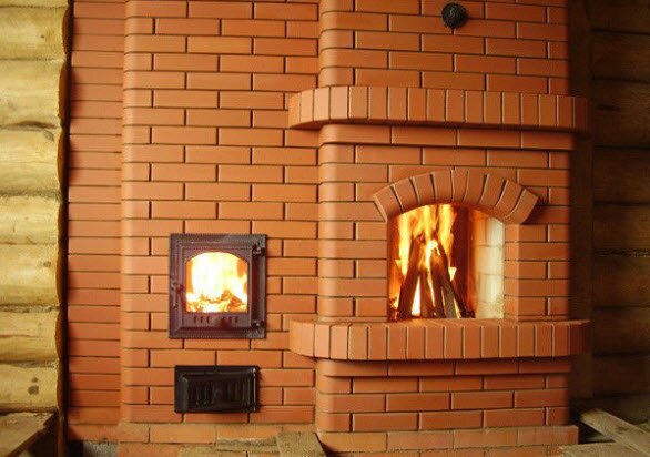 Обложенная кирпичом печь или камин – наиболее оптимальный вариант отопления в загородных строениях.