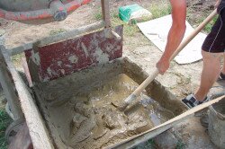 Приготовление раствора для печных работ готовят из смеси глины, песка и воды в пропорции приблизительно 1 часть глины на 3-4 части песка