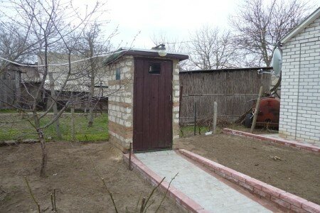 Проект уличного туалета из кирпича